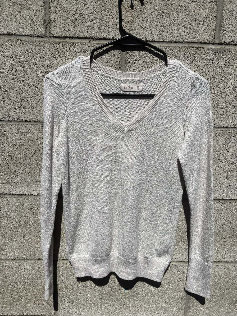 Hollister California Light Gray V-Neck Long Sleeve Sweater Size XS